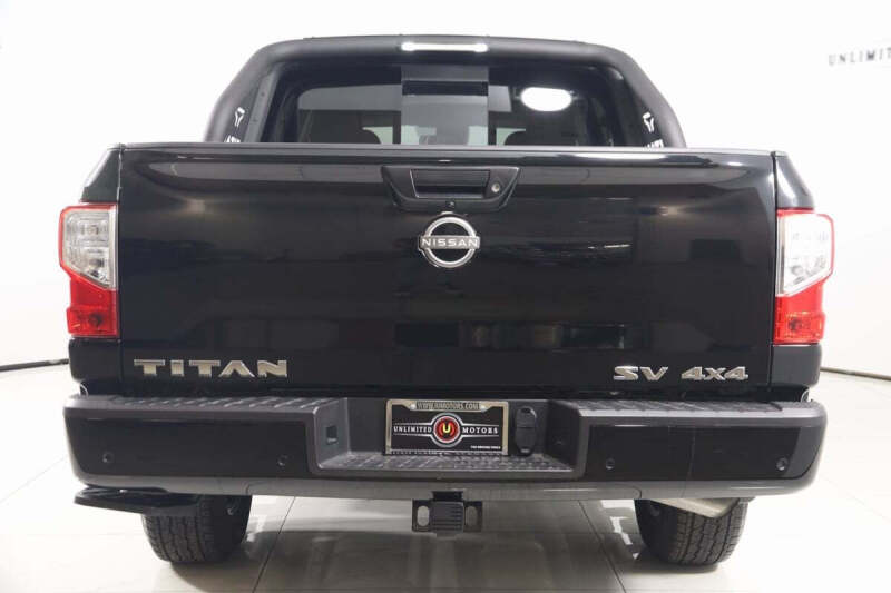 2023 Nissan Titan SV