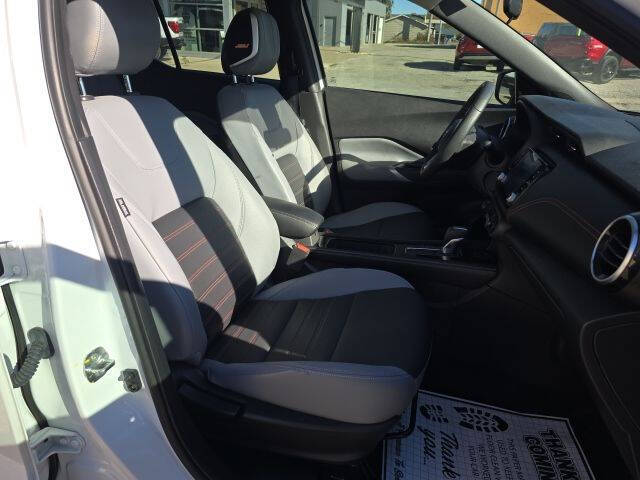 2023 Nissan Kicks SR