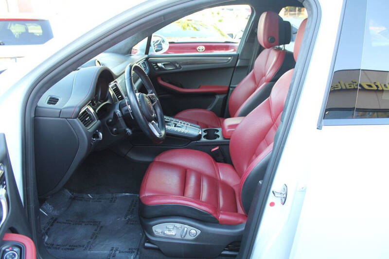 2017 Porsche Macan
