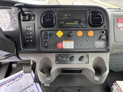 2015 Freightliner M2 106