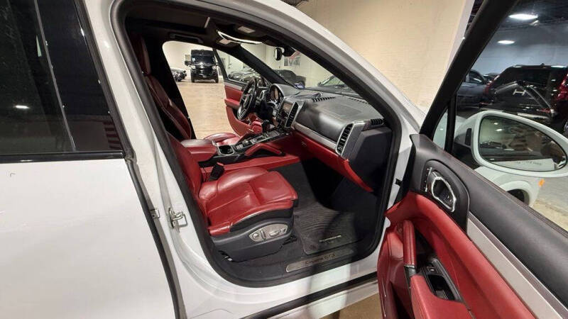 2016 Porsche Cayenne GTS