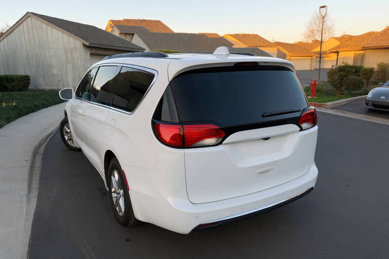 2017 Chrysler Pacifica Touring-L