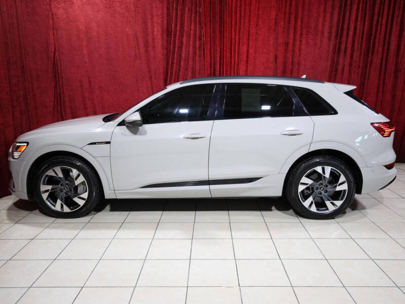 2021 Audi e-tron quattro Premium