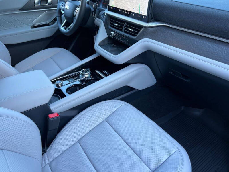 2025 Ford Explorer Platinum