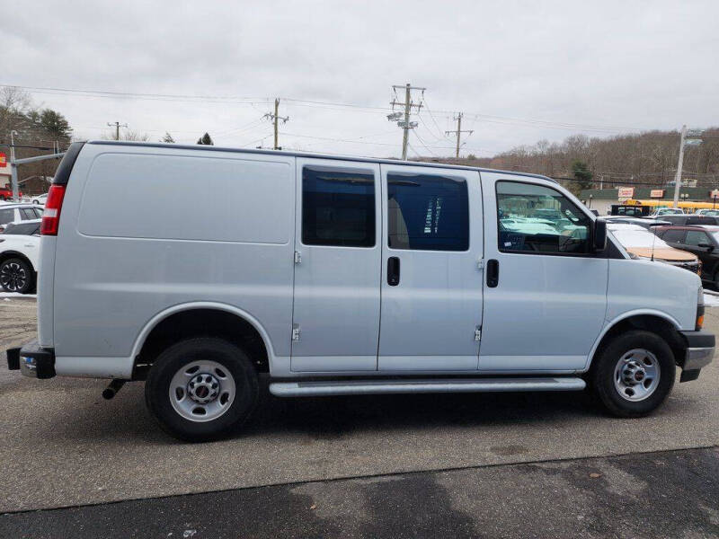 2022 GMC Savana 2500