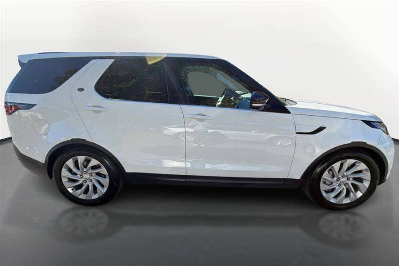 2024 Land Rover Discovery P300 S