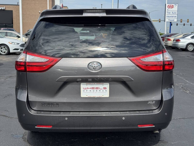 2017 Toyota Sienna XLE 8-Passenger