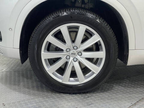 2018 Volvo XC90 T6 Momentum