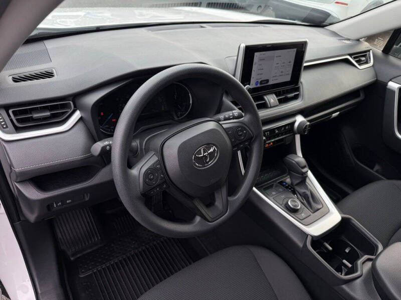 2025 Toyota RAV4 Hybrid LE