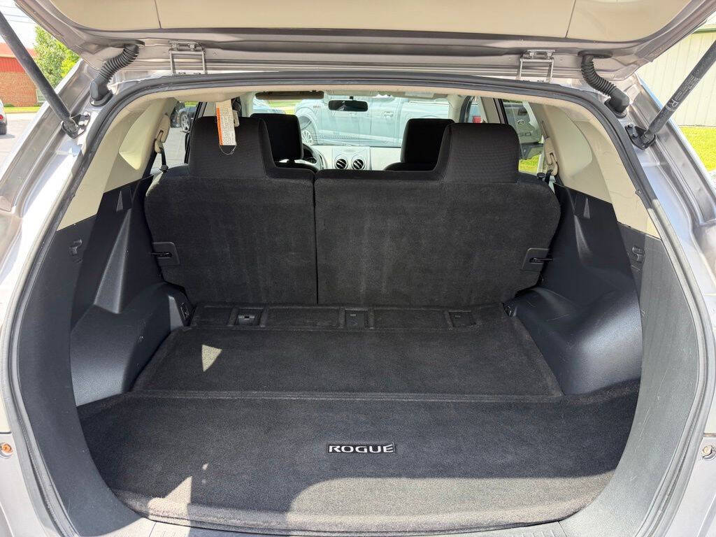 Lt. Gray 2012 Nissan Rogue SV AWD SV 4dr Crossover 31