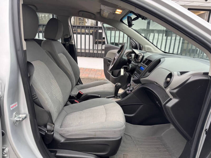 2013 Chevrolet Sonic LS Auto