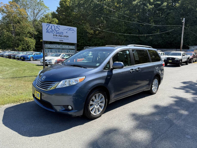 2017 Toyota Sienna XLE's photo