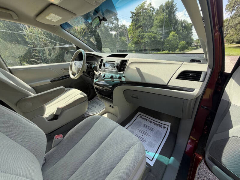 2011 Toyota Sienna Base 7-Passenger