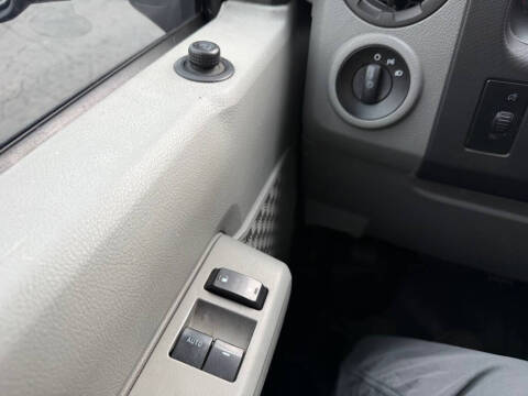 2013 Ford E-Series E-350 SD