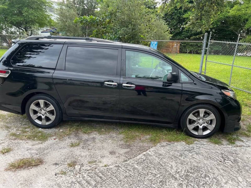 2014 Toyota Sienna SE 8-Passenger
