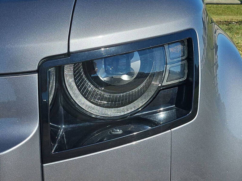 2020 Land Rover Defender 110 SE