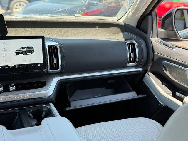 2025 Ford Expedition Platinum