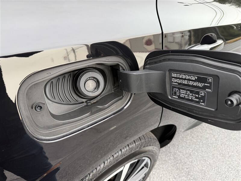 2024 Volvo XC60 B5 Plus Dark Theme