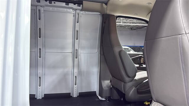 2025 Chevrolet Express 3500