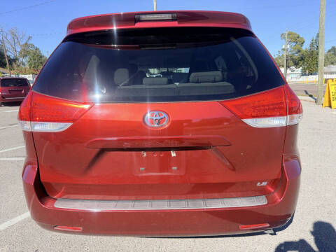 2014 Toyota Sienna LE 8-Passenger