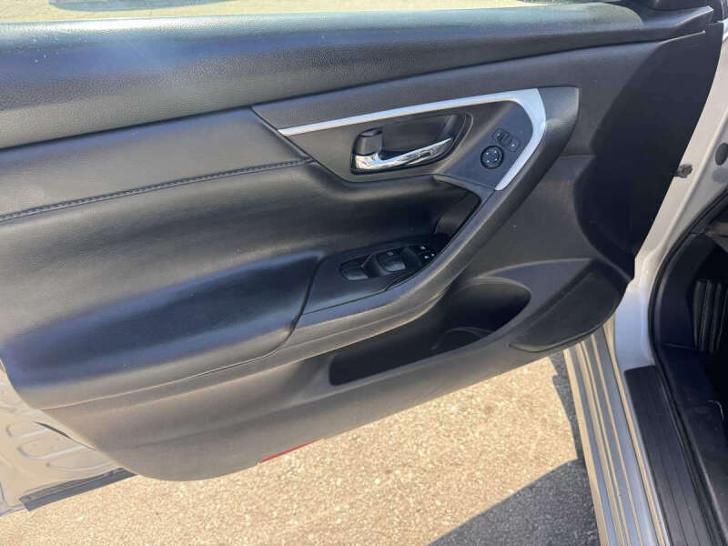 2016 Nissan Altima 2.5 SR