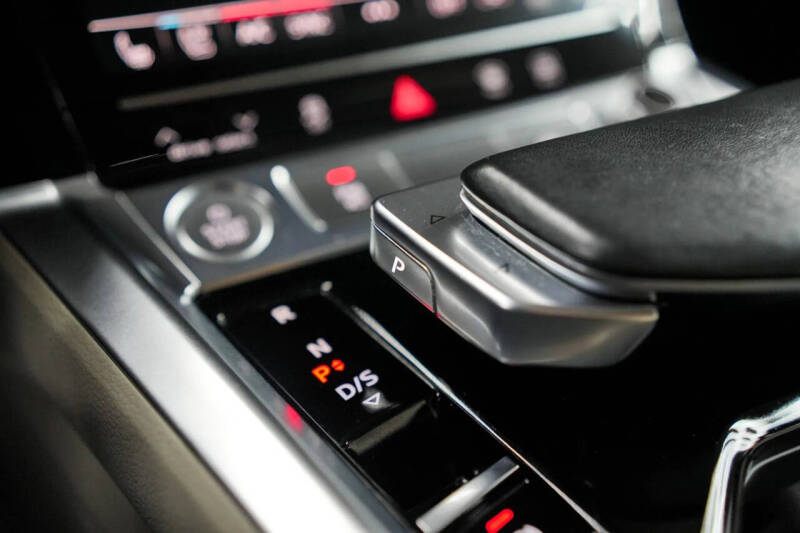 2019 Audi e-tron quattro Premium Plus