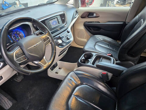 2017 Chrysler Pacifica Touring-L