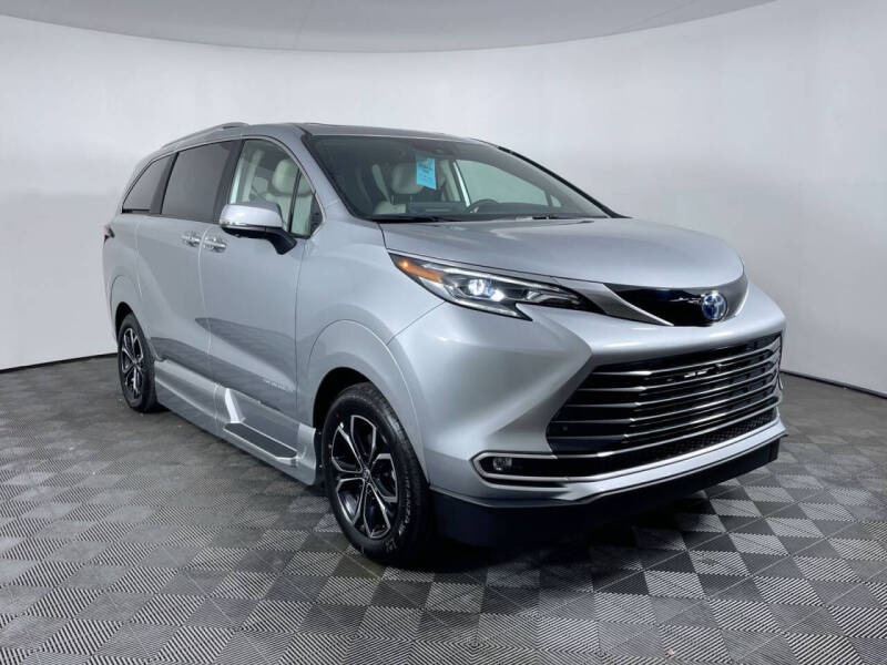 2025 Toyota Sienna Platinum 7-Passenger