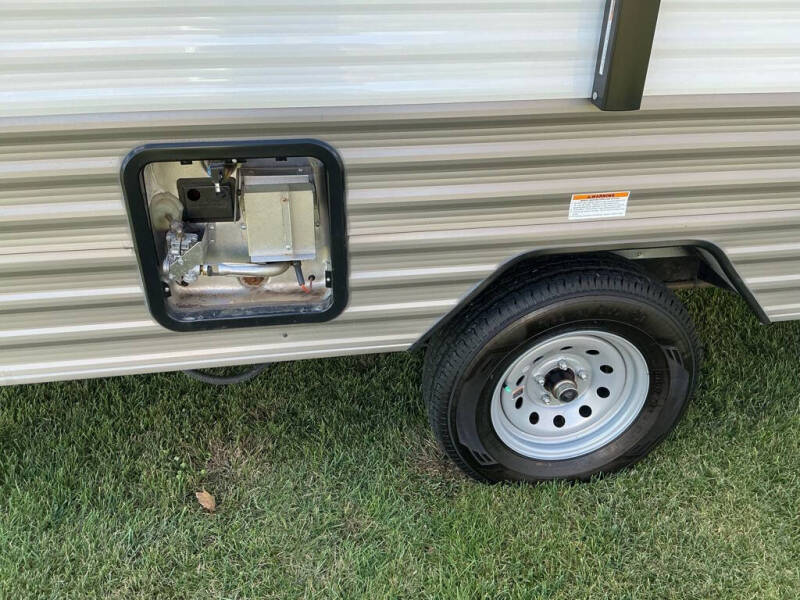 2023 Coleman 17B