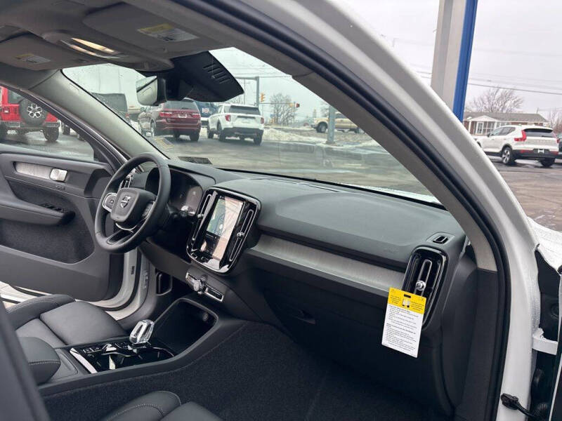 2026 Volvo XC40 B5 Plus