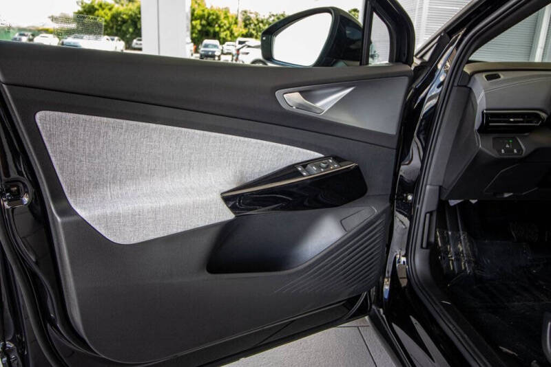 2025 Volkswagen ID.4 Pro