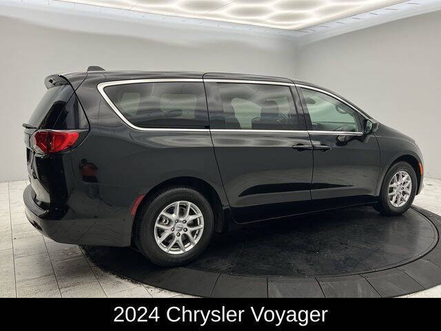 2024 Chrysler Voyager LX