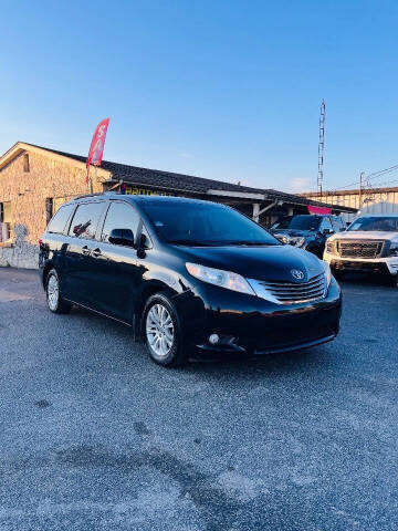 2016 Toyota Sienna XLE 8-Passenger