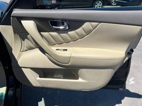 2013 Infiniti FX37