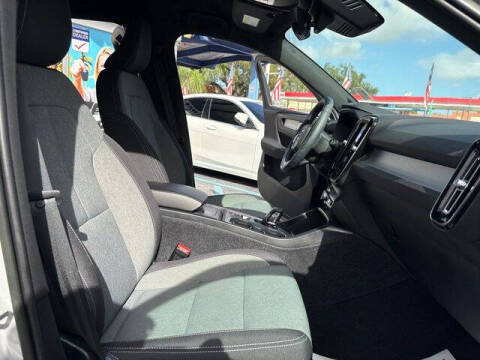 2023 Volvo XC40 B5 Core