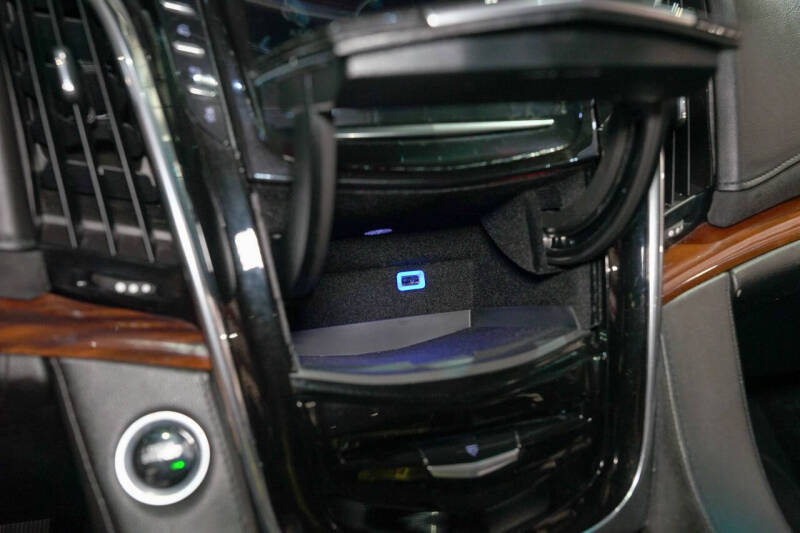 2017 Cadillac Escalade Luxury