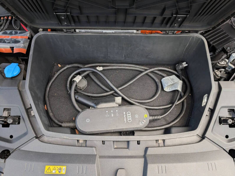 2021 Audi e-tron quattro Premium