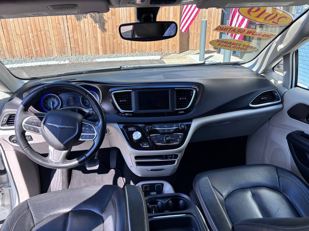 2019 Chrysler Pacifica for sale at Michael Johnson @ Allens Auto Sales Hopkinsville in Hopkinsville, KY