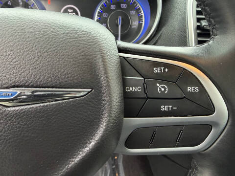 2017 Chrysler 300 Limited