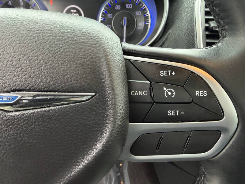 2017 Chrysler 300 Limited