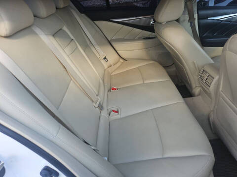 2015 Infiniti Q50 Premium