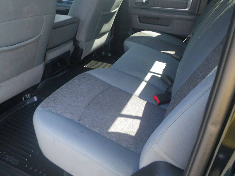 2017 RAM 1500 SLT
