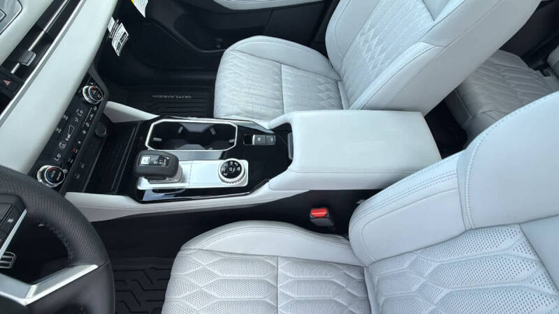 2025 Mitsubishi Outlander SEL Platinum Edition