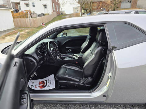 2015 Dodge Challenger SXT Plus