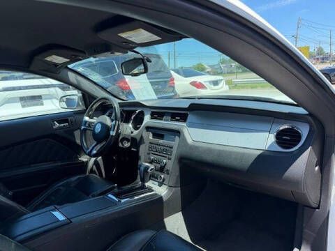 2011 Ford Mustang V6