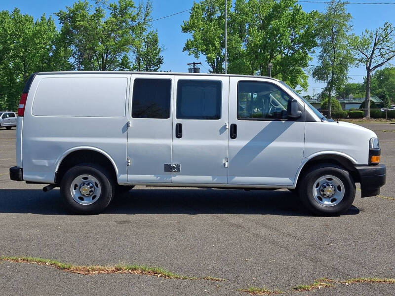 2022 Chevrolet Express 2500