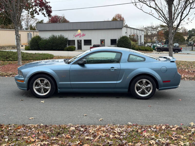 2005 Ford Mustang GT Premium