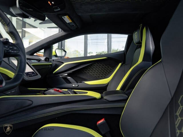 2024 Lamborghini Revuelto