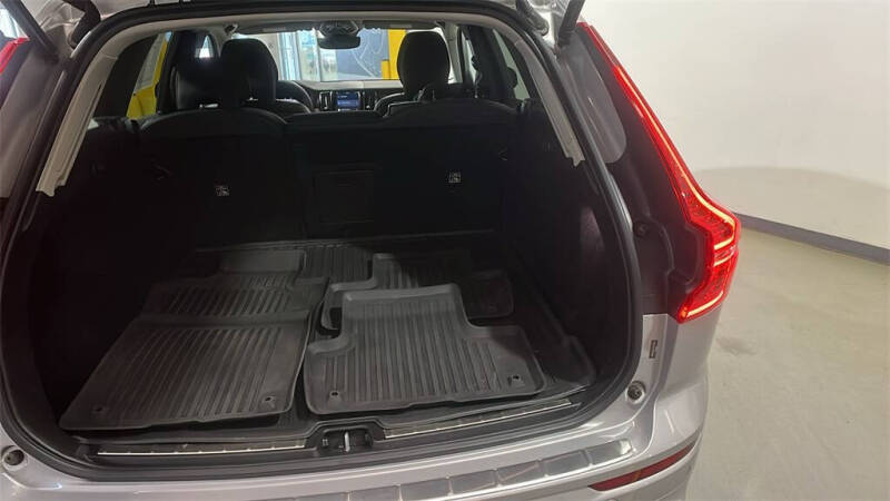 2023 Volvo XC60 B5 Plus Dark Theme