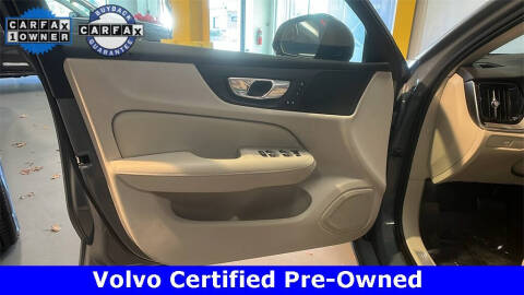 2023 Volvo S60 B5 Plus Dark Theme